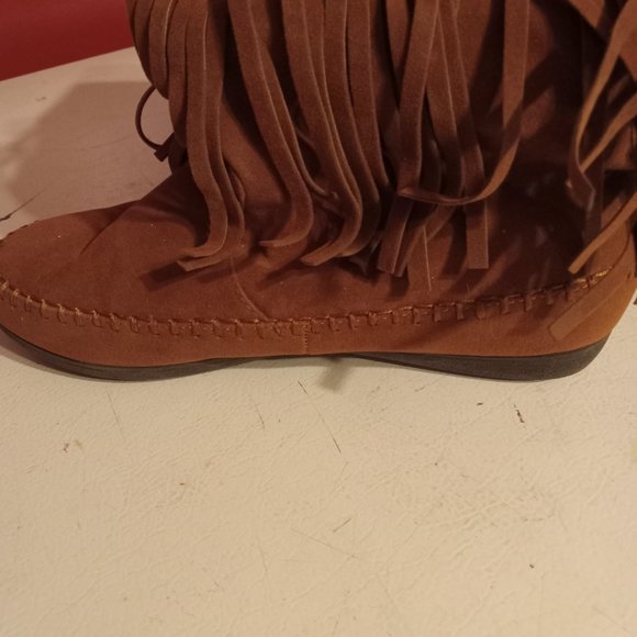 Rampage branded Suede Fringed Moccassin style Memory Foam Boots size 8.5 M - Picture 4 of 7